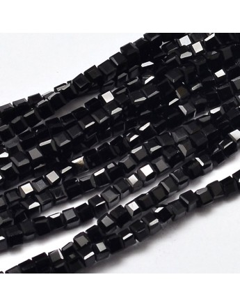 Stiklo karoliukai, briaunuoti, kubo formos, juodi, matmenys: 2x2x2mm, skylė: 0.5mm; ~200vnt. gijoje