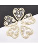 Epoksidinės dervos pakabukas, širdutės formos, su plastiko perlais, su aukso spalvos apvadu, matmenys: 36x31x8mm