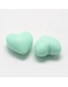 Maistinio silikono karoliukai, širdelės formos,  šviesios žalsvos spalvos, matmenys: 19x20x12mm, skylė: 2mm